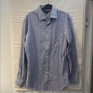 Banana Republic Men's Shirt in Blue and White Stripes